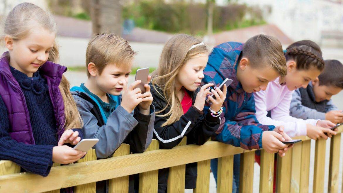 Childhood 2.0: A Social Media Dangers | A Documentary